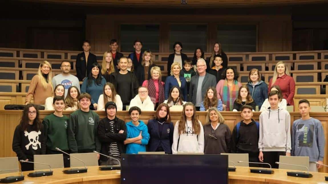 Okulumuz  öğretmenleri ve öğrencileri Erasmus+ Pick Up Steam projesi kapsamında Litvanya'nın Altyus şehrindeydi.